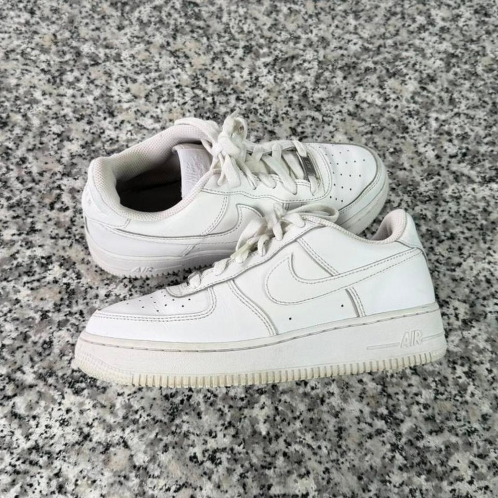 Nike Air Force 1 Triple White Sneaker Shoe Youth 6 (Women's 7.5) DH2920
